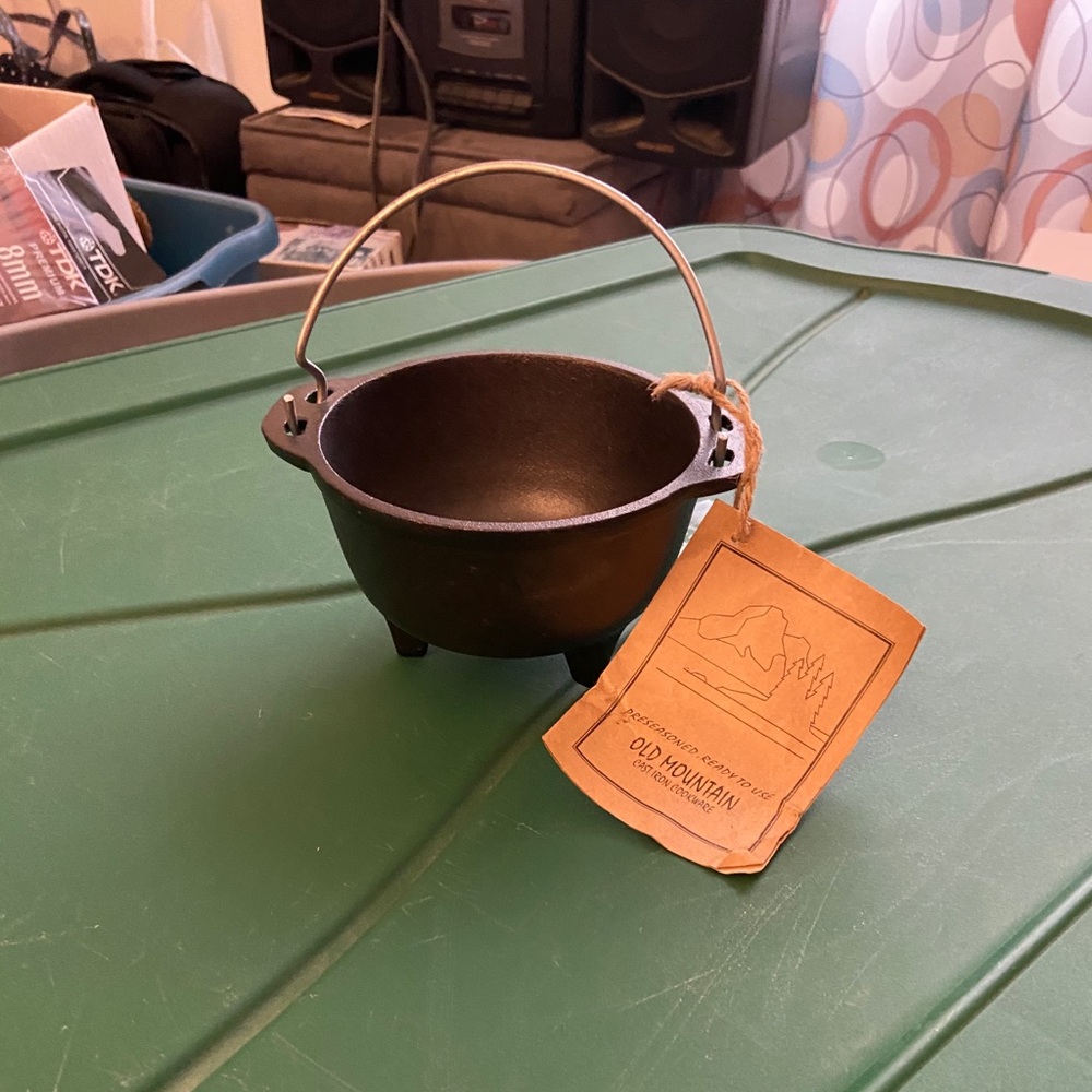 NWT Old Mountain preseason cast iron bowl w handle